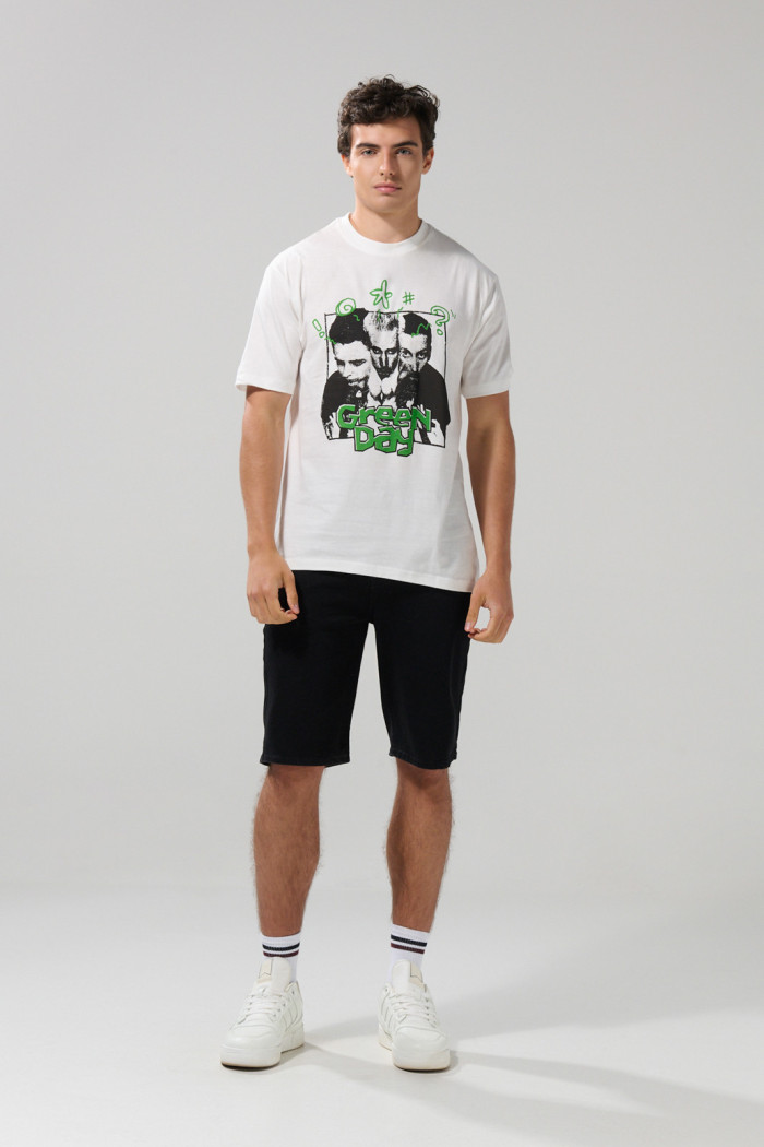 Camiseta crema clara de Green Day con manga corta