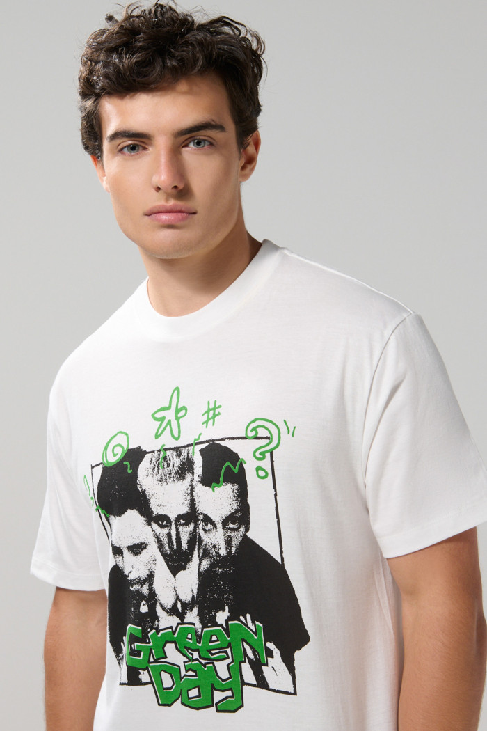 Camiseta crema clara de Green Day con manga corta