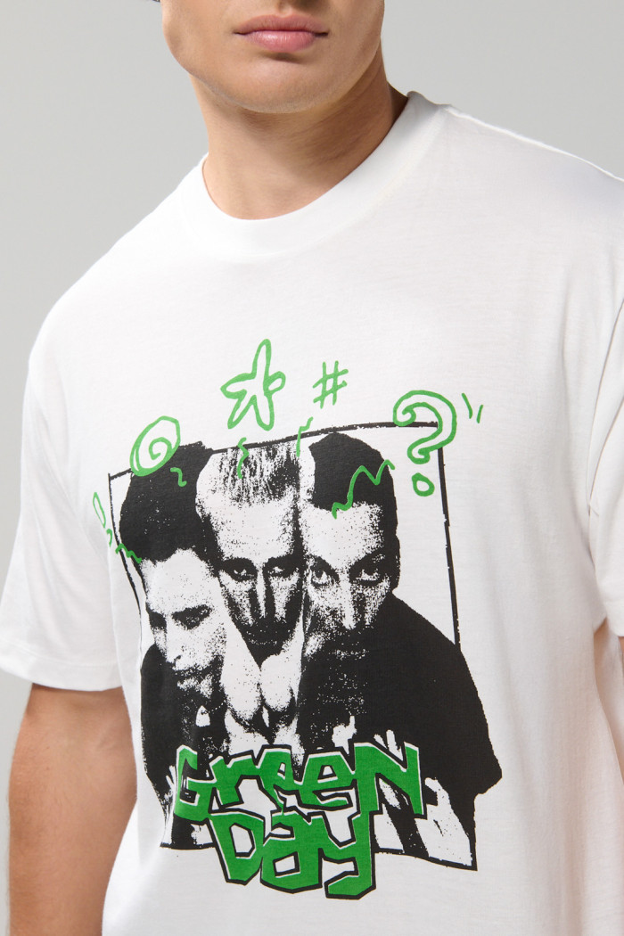 Camiseta crema clara de Green Day con manga corta