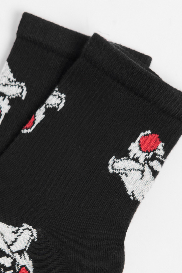 Medias negras tipo cortas con diseños de Looney Tunes
