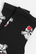 Medias negras tipo cortas con diseños de Looney Tunes
