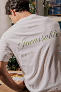 Camiseta cuello redondo crema con textos estampados