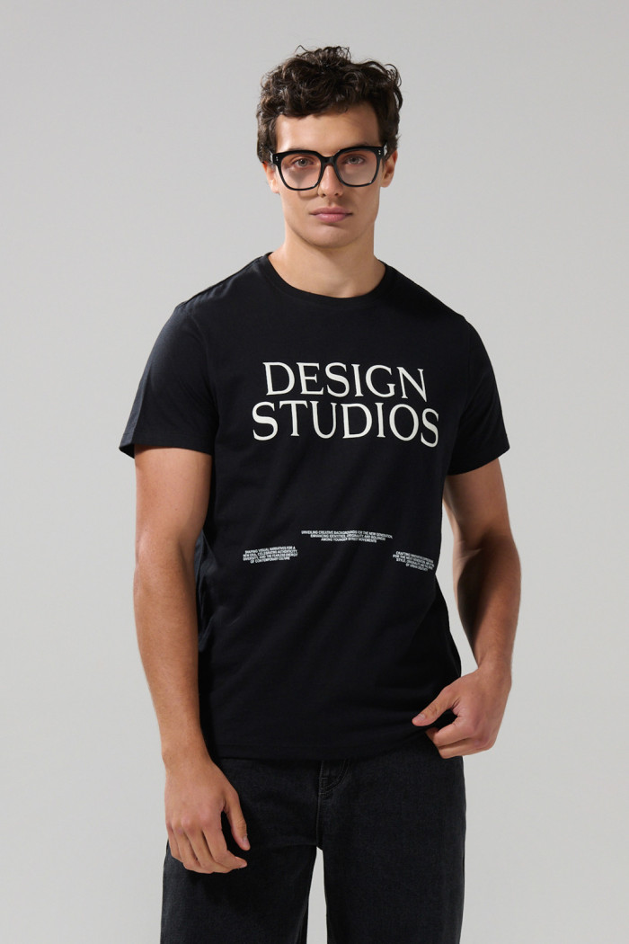 Camiseta negra en algodón manga corta con artes college