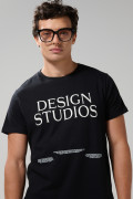 Camiseta negra en algodón manga corta con artes college
