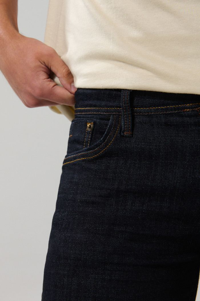 Jean tiro bajo skinny ceñido azul intenso con bolsillos