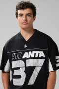 Camiseta negra cuello V oversize con arte college