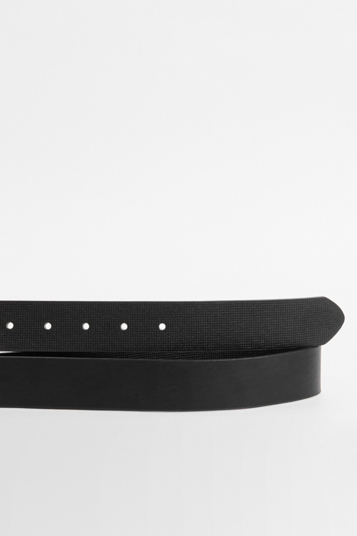 Cinturón negro reversible sintético con hebilla cuadrada
