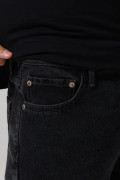 Jean baggy gris intenso tiro medio con bota ancha y bolsillos