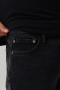 Jean baggy gris intenso tiro medio con bota ancha y bolsillos