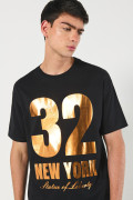 Camiseta manga corta oversize negra con arte college dorado