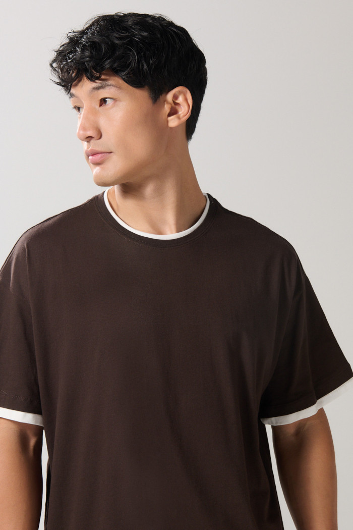 Camiseta oversize unicolor manga corta con contrastes
