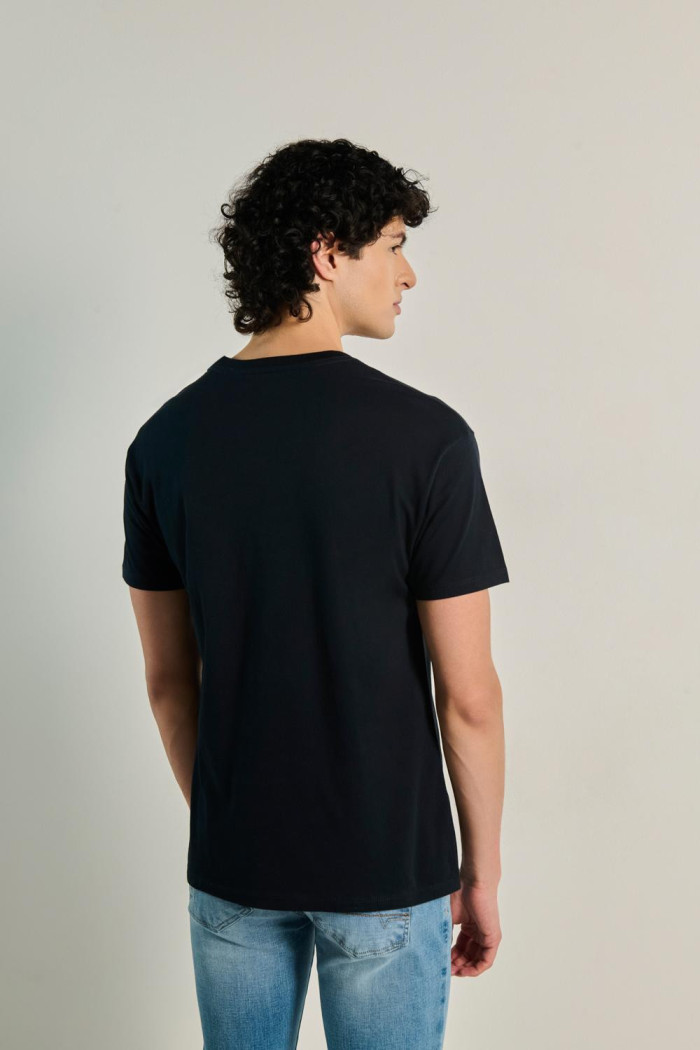 Camiseta unicolor en algodón con cuello redondo