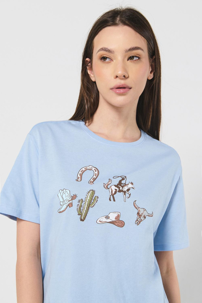 Camiseta unicolor con estampación vaquera y manga corta