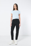 Camiseta unicolor en rib ajustada con cuello redondo