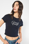 Camiseta azul intensa crop top en rib con diseño college