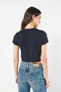 Camiseta azul intensa crop top en rib con diseño college