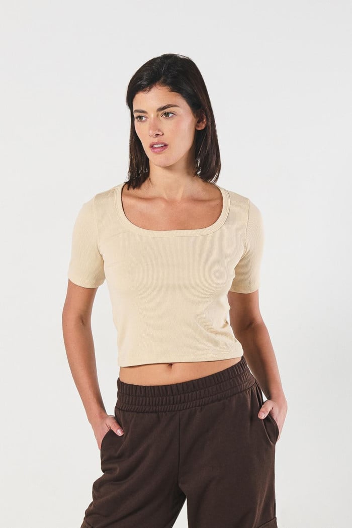 Camiseta unicolor con texturas, escote en U y manga corta