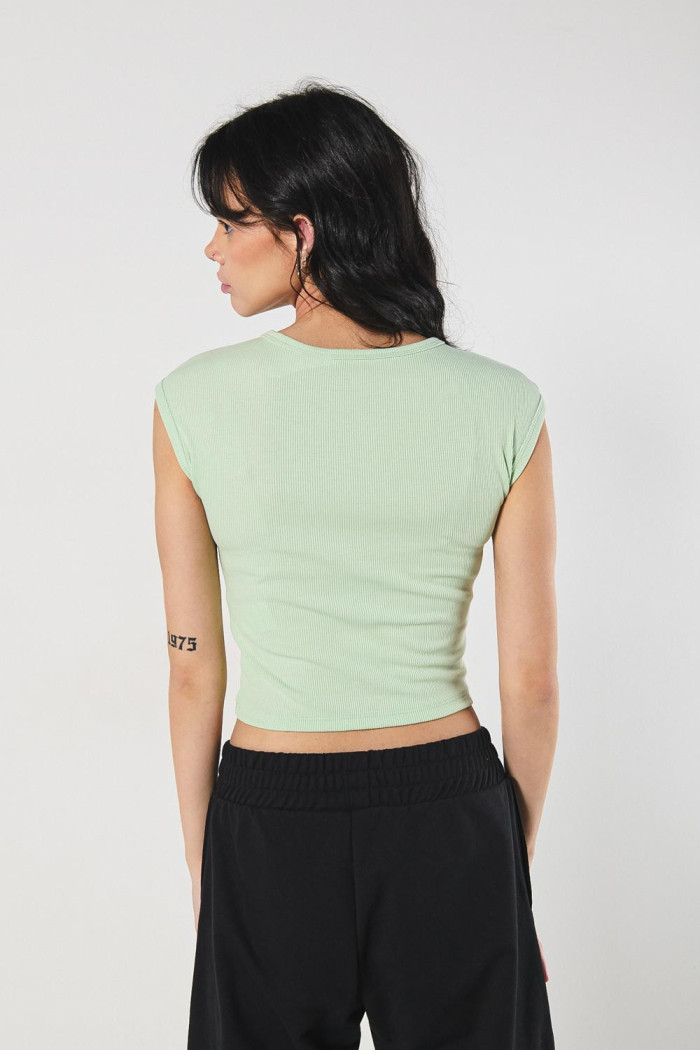 Camiseta unicolor ajustada manga sisa con cuello redondo