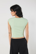 Camiseta unicolor ajustada manga sisa con cuello redondo