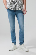 Jean skinny azul medio con desgastes, tiro bajo y bolsillos
