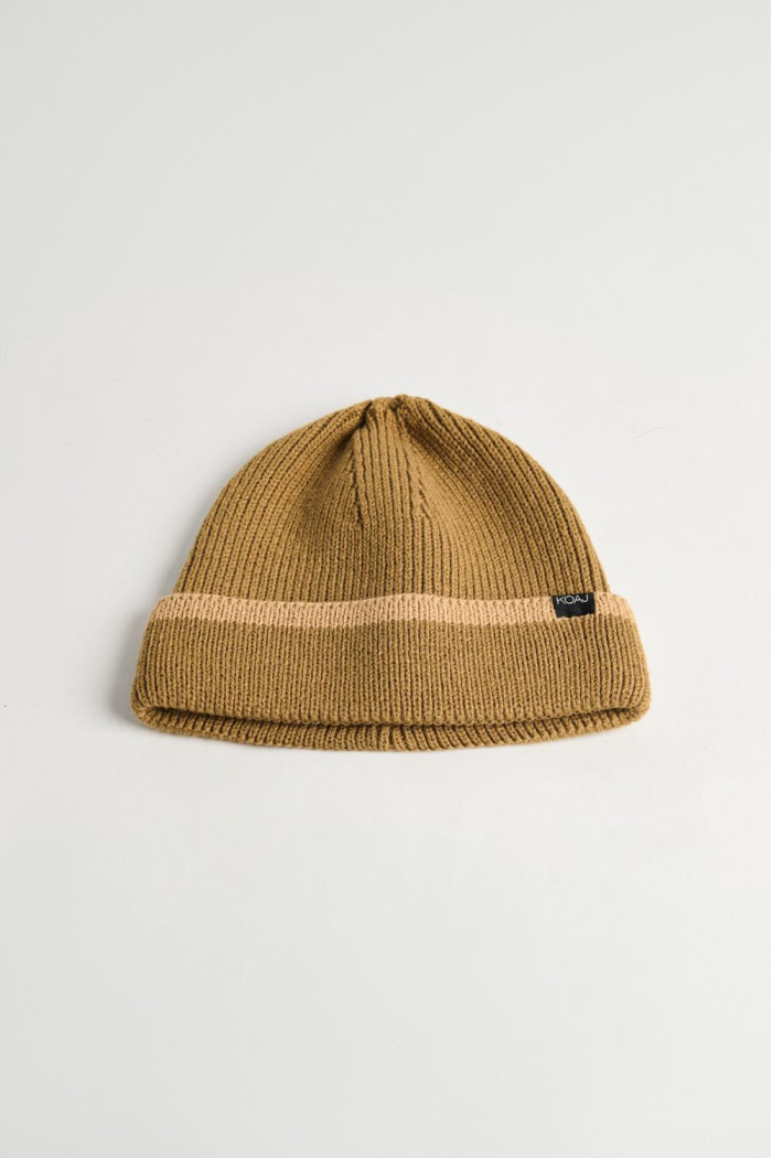 Gorro tejido café claro con borde en contraste