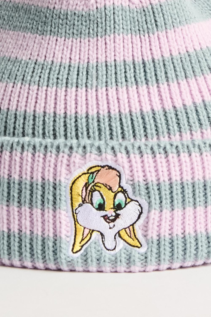 Gorro rosado a rayas tejido con bordado de Looney Tunes