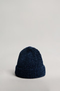 Gorro unicolor en tejido de terciopelo con doblez sencillo