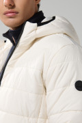 Chaqueta con capota unicolor acolchada y cremallera en frente