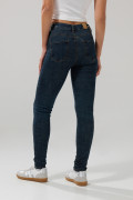 Jean push up azul oscuro tiro alto con pretina sencilla