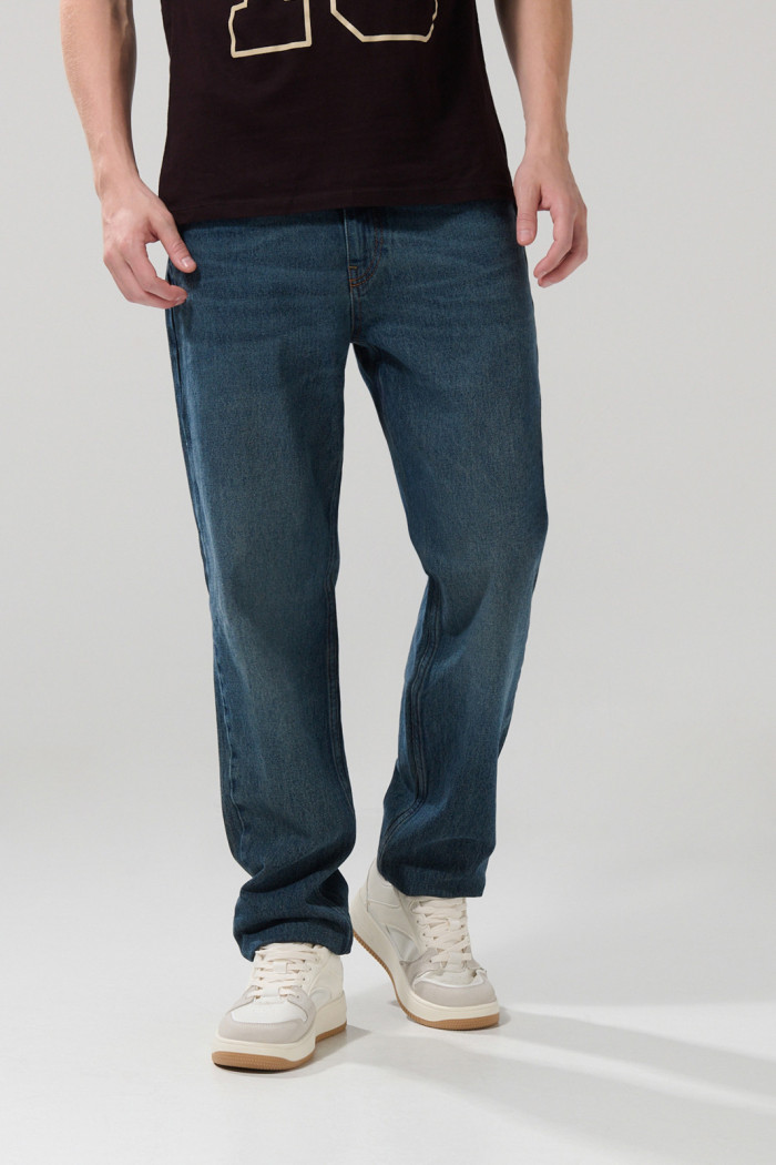 Jean azul oscuro 90´S con bolsillos, tiro bajo y bota recta