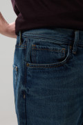 Jean azul oscuro 90´S con bolsillos, tiro bajo y bota recta