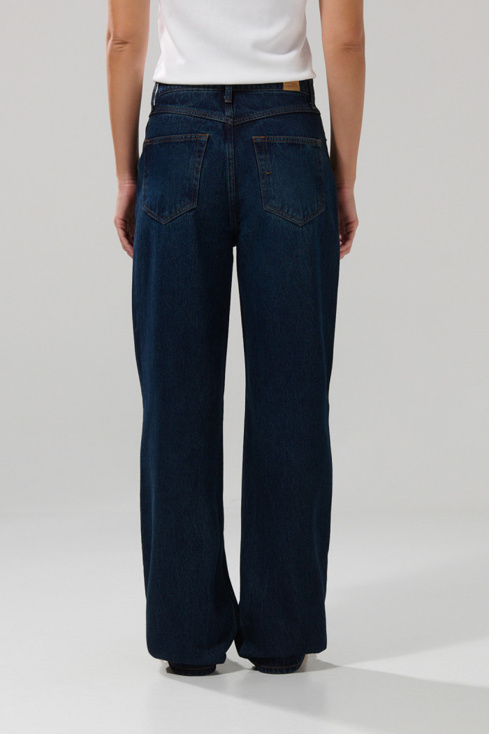 Jean azul intenso 90´S con bota recta y tiro alto