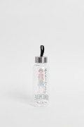 Botella blanca con diseño de One Piece y tapa