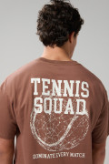 Camiseta café oversize cuello redondo con artes college