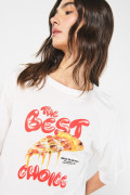 Camiseta oversize crop top crema con diseño de pizza