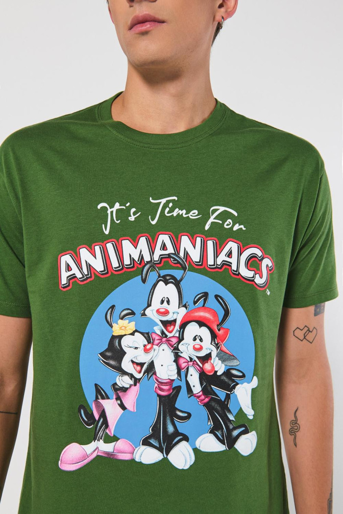 Camiseta verde cuello redondo con arte de Animaniacs