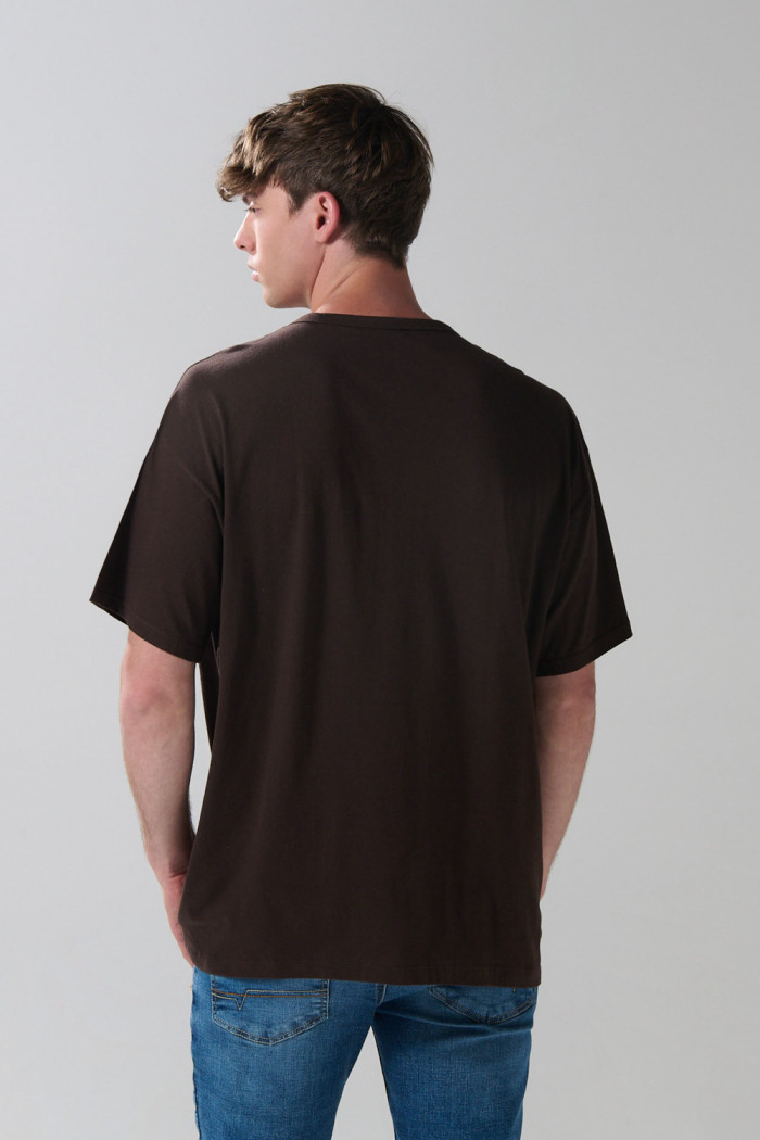 Camiseta unicolor oversize manga corta con arte college