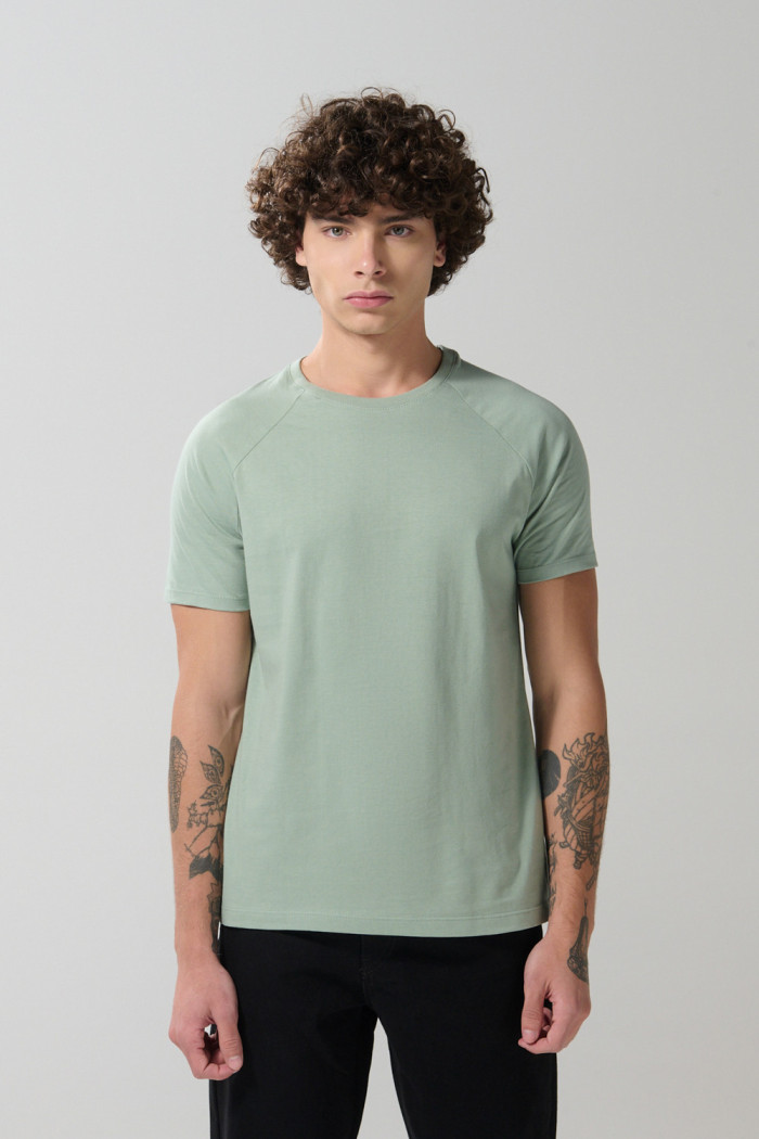 Camiseta manga ranglan corta unicolor en algodón