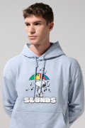 Buzo con capota azul claro y arte de Snoopy
