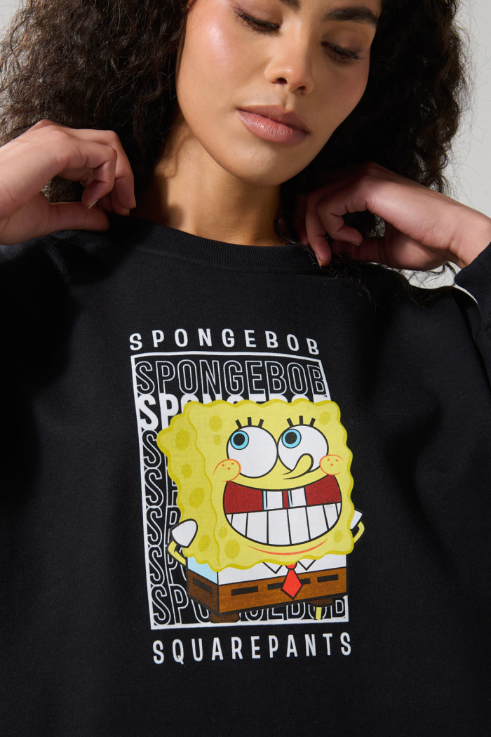 Buzo negro cuello redondo con estampado de Bob Esponja