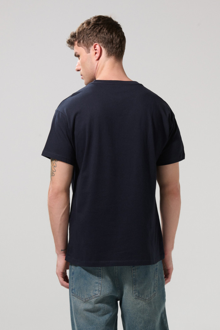 Camiseta college azul intensa en algodón cuello redondo
