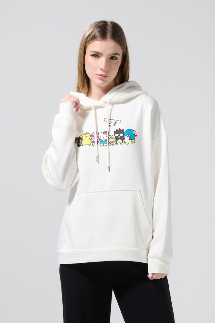 Buzo con capota crema oversize y diseño de Hello Kitty