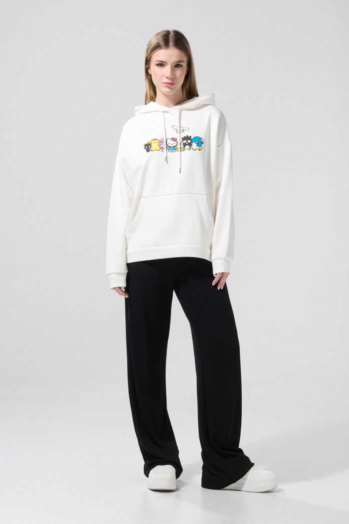 Buzo con capota crema oversize y diseño de Hello Kitty