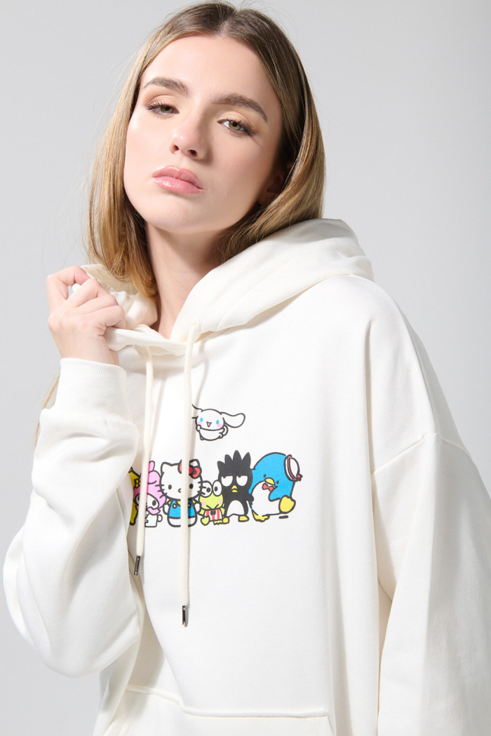 Buzo con capota crema oversize y diseño de Hello Kitty