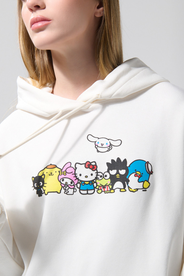 Buzo con capota crema oversize y diseño de Hello Kitty
