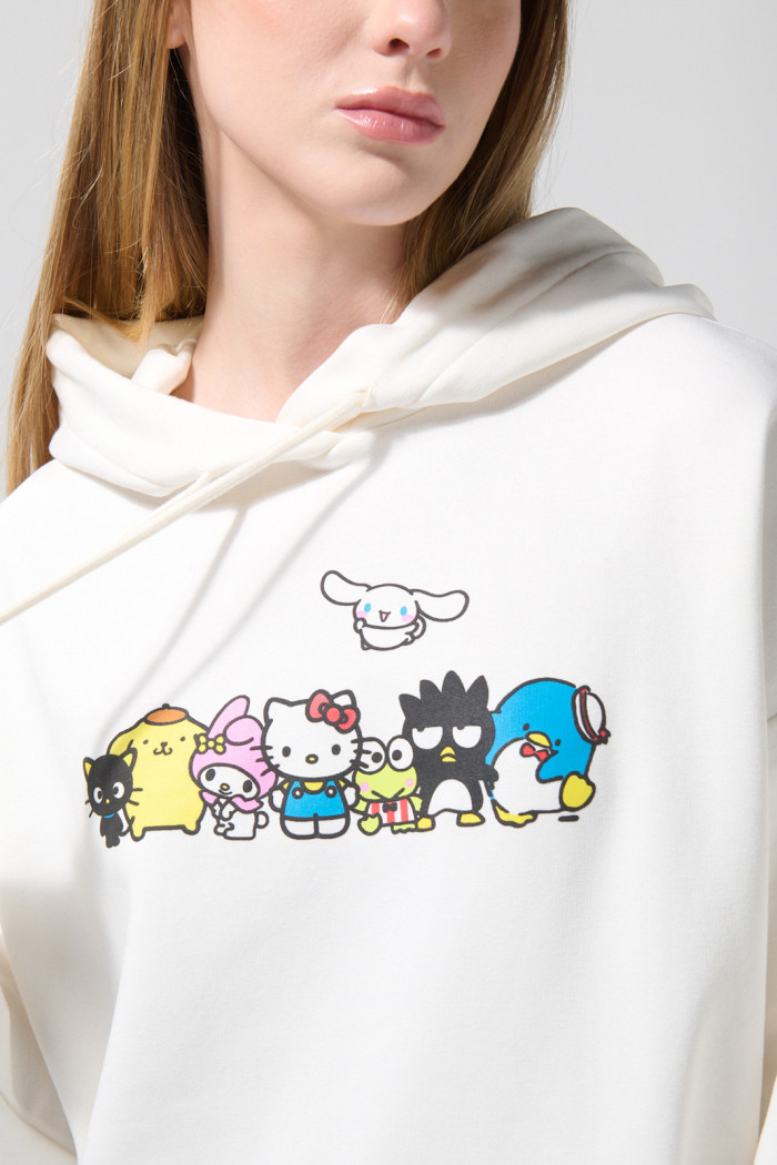 Buzo con capota crema oversize y diseño de Hello Kitty