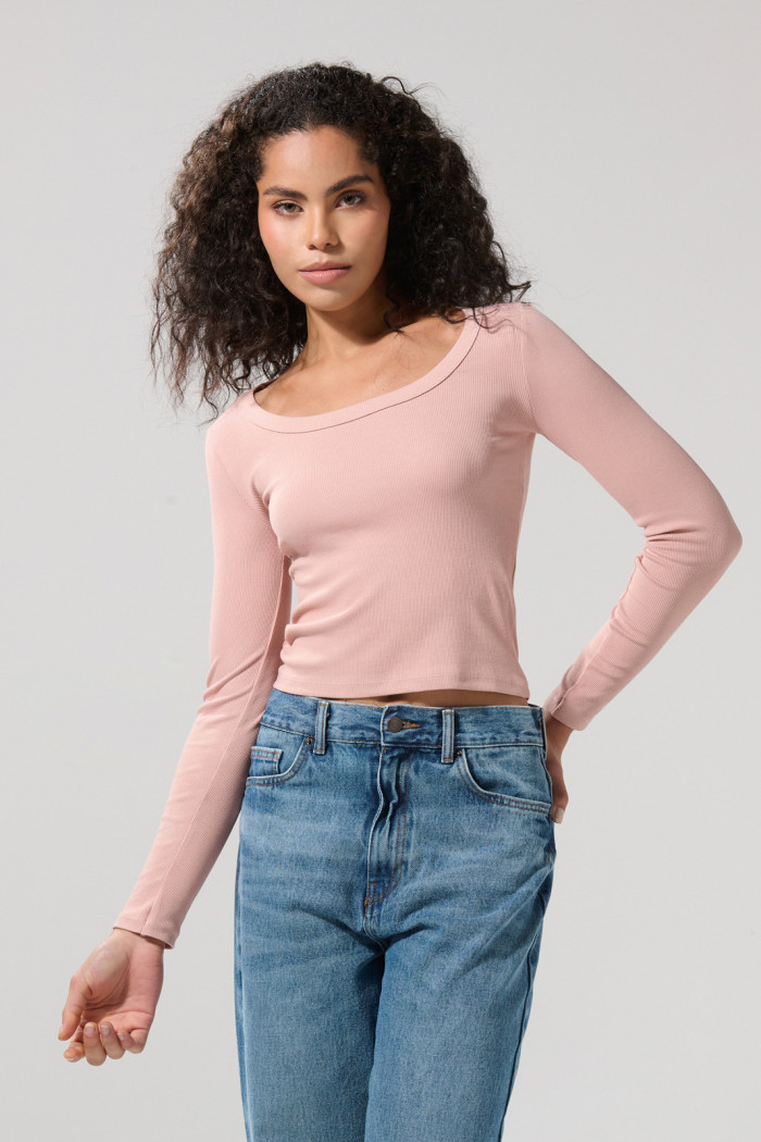 Camiseta acanalada unicolor con manga larga y escote en U