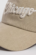 Cachucha trucker kaki con bordado college y malla