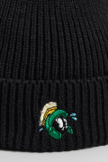 Gorro azul oscuro con diseño de Looney Tunes en frente