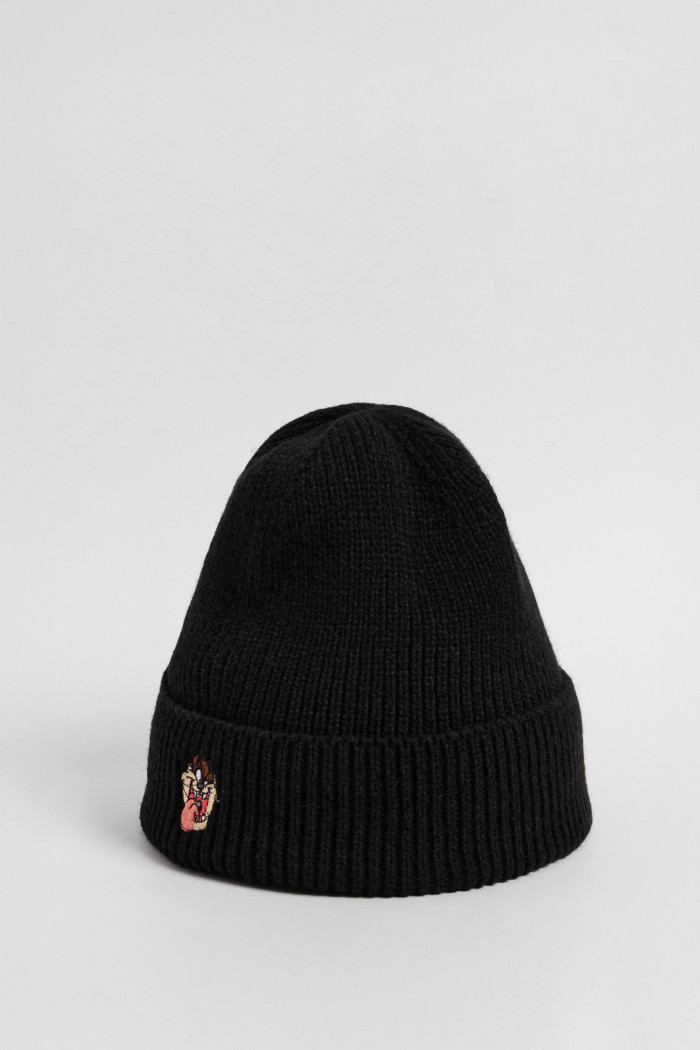 Gorro negro tejido con bordado de Looney Tunes
